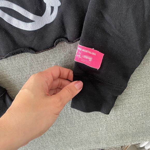 Dua Lipa Sweater Barbed Wire Heart Black Crop Sweatshirt Womens M Cropped Soft - Picture 5 of 7